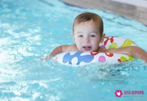 婴儿游泳的好处及婴儿游泳注意问题